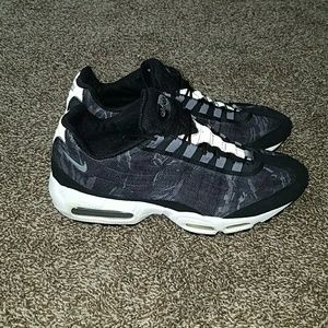 NIKE AIR MAX 95 PREMIUM TAPE (CAMO)